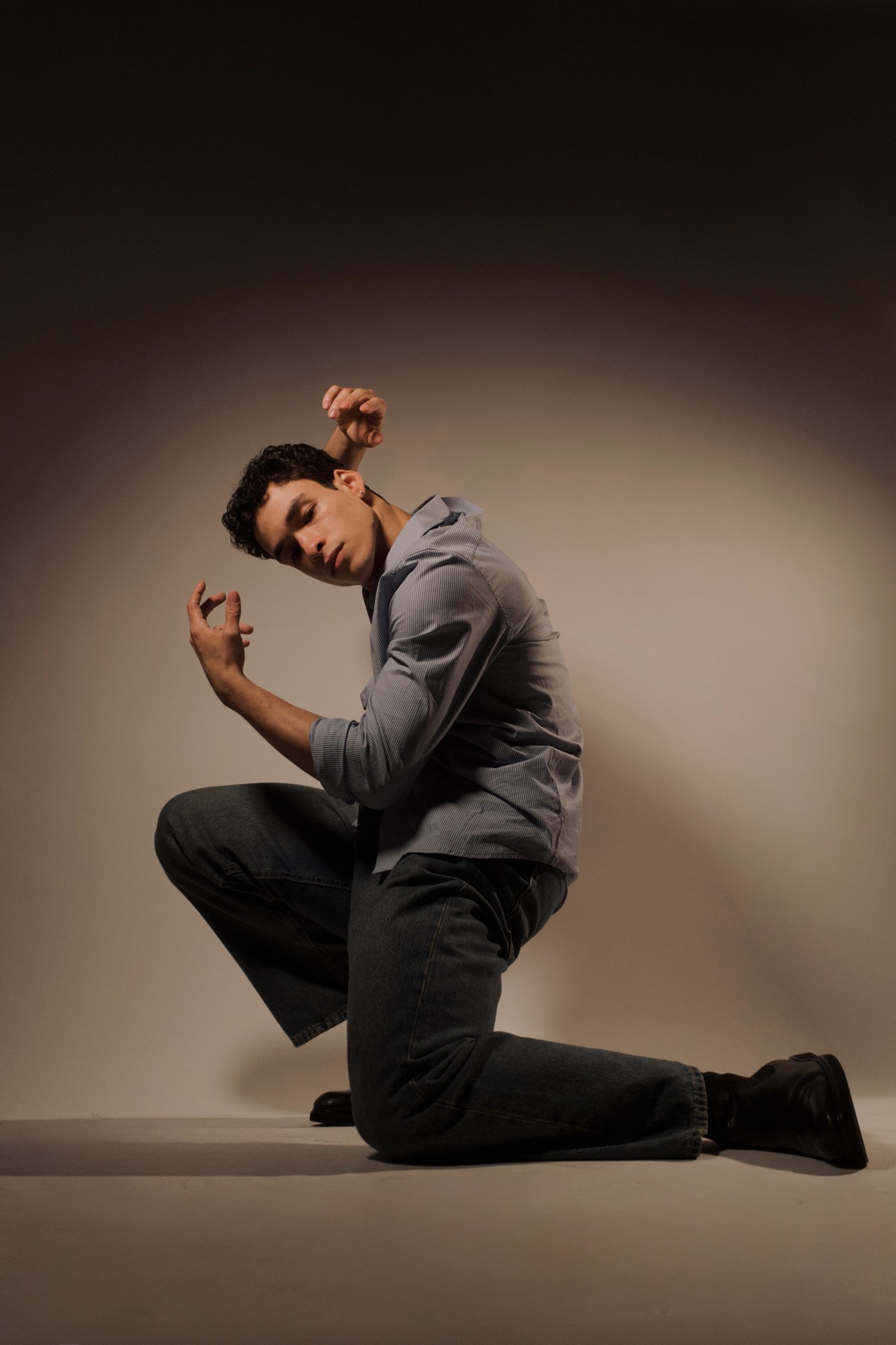 João Victor Monteiro expressing movement in an editorial portrait